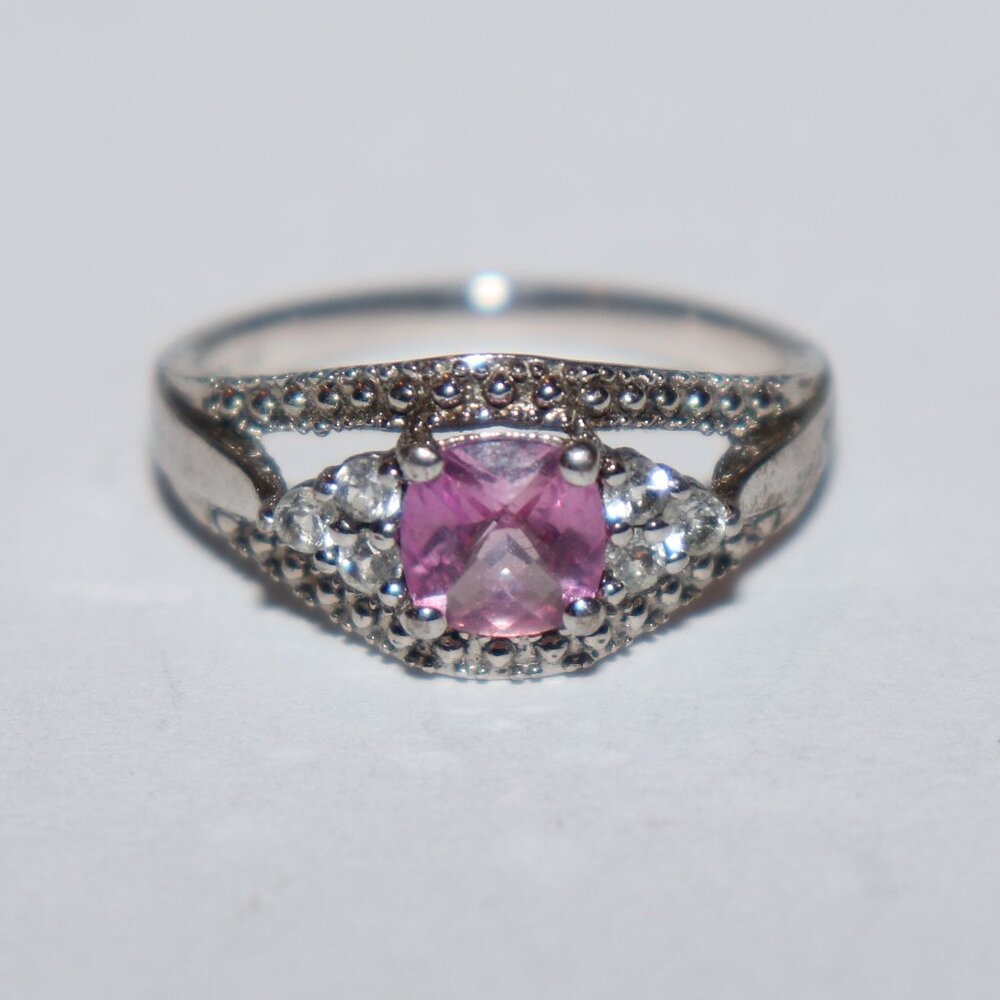 💗 Silver & Pink CZ Ring – Size 8.5 Sweet Sparkle · Sleek Fit · Romantic Touch